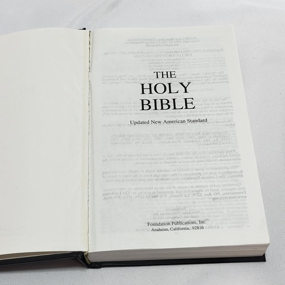 Pair of The New American Bibles: Saint Joseph Edition and 2001 American Standard - Picture 2 of 16